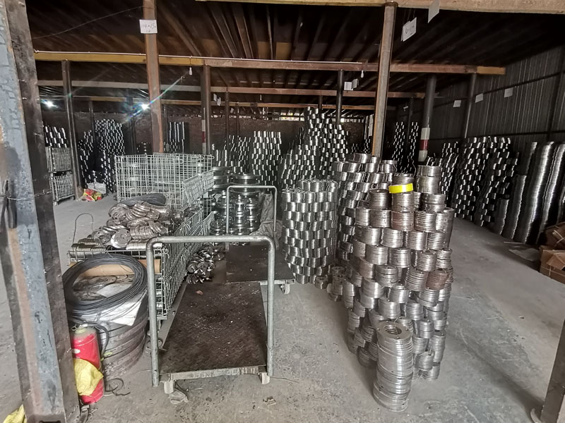 倉(cāng)庫(kù)一角